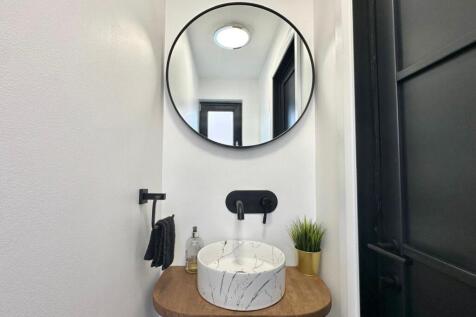 Guest Cloakroom/WC