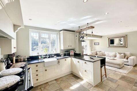 Open-Plan Kitchen/Breakfast Room