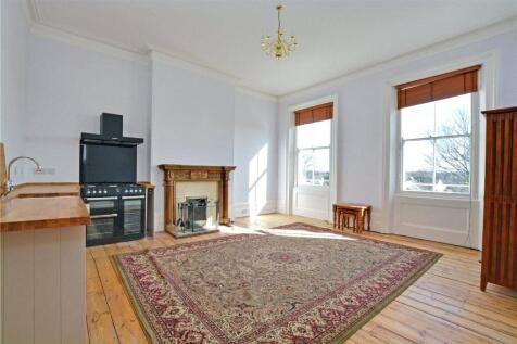 Kitchen / Reception