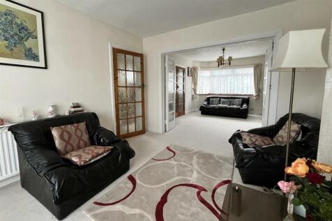 REAR RECEPTION ROOM: