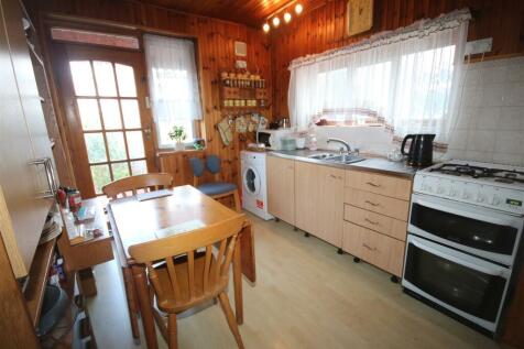 KITCHEN/DINER: