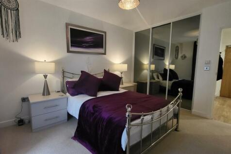 DOUBLE BEDROOM (pic 2)