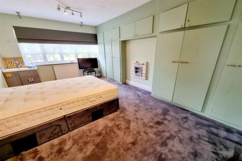BEDROOM 2: