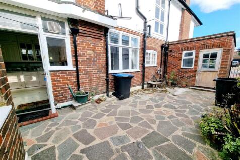 COURTYARD AREA: