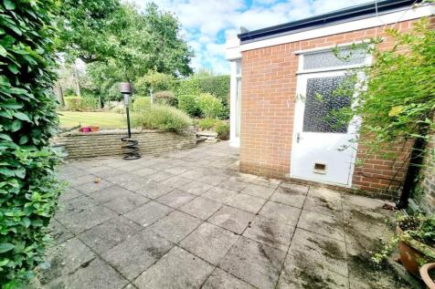 PAVED PATIO AREA TO SIDE: