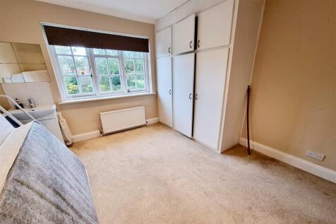 BEDROOM 4:
