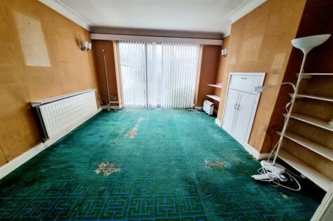 REAR RECEPTION ROOM: PIC. 1