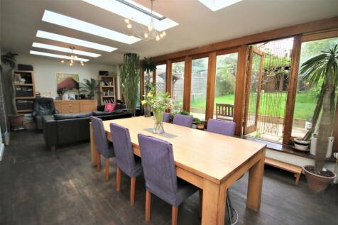 REAR RECEPTION ROOM: PIC 1