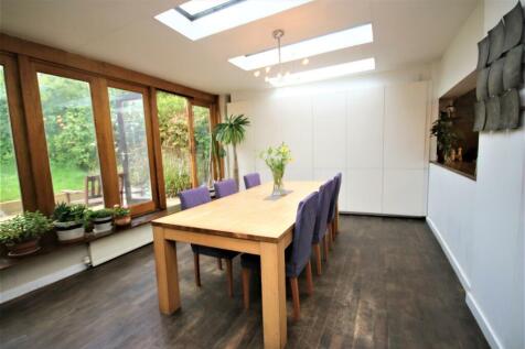 REAR RECEPTION ROOM: PIC 2