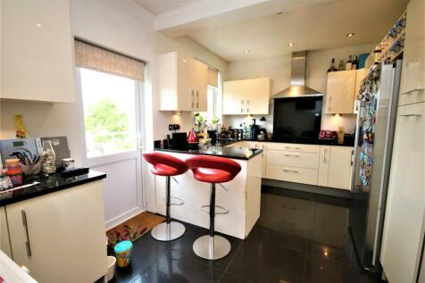 FITTED KITCHEN/DINER: