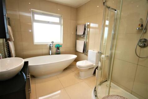 LUXURY FAMILY BATHROOM: