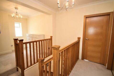 FIRST FLOOR LANDING: PIC. 1