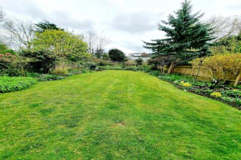 REAR GARDEN: PIC. 2