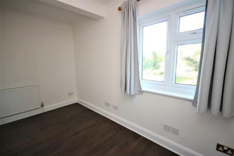 BEDROOM 4: