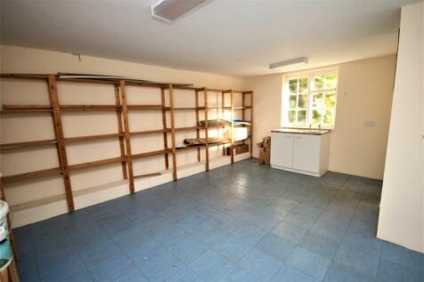 HOME OFFICE/USEFUL GARDEN ROOM: