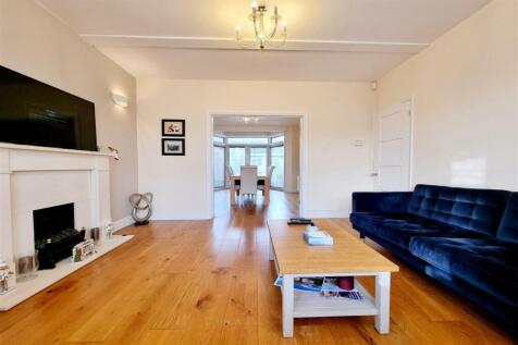 INTER-CONNECTING RECEPTION ROOMS: