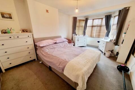 BEDROOM 2:
