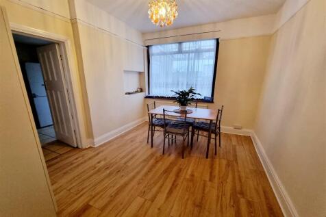 BREAKFAST ROOM: