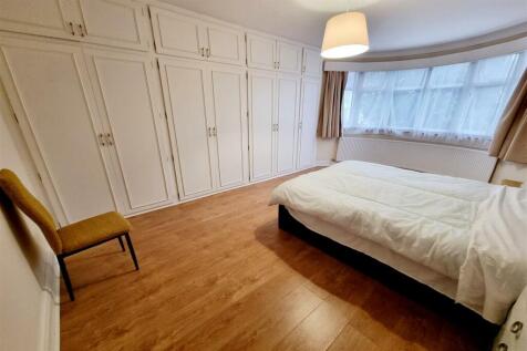 BEDROOM 1: