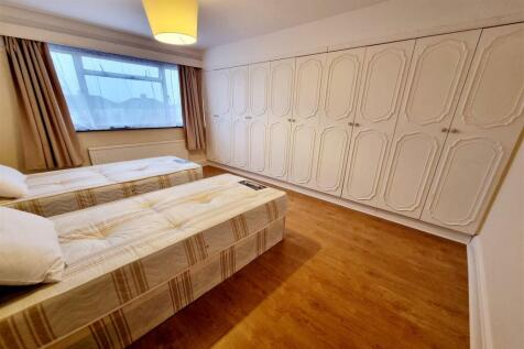 BEDROOM 2:
