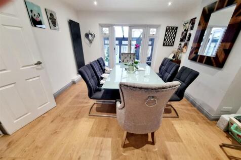 REAR RECEPTION ROOM: