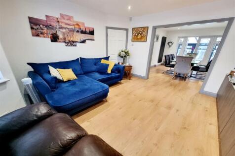THROUGH LOUNGE: