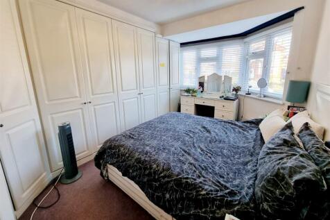 BEDROOM 2: