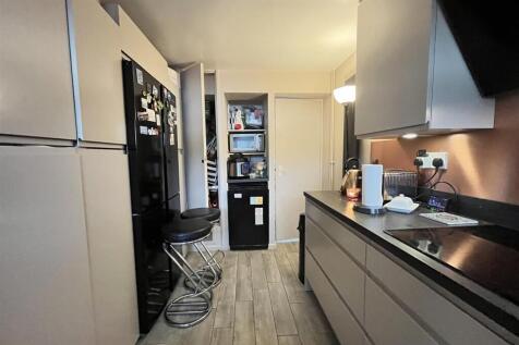 Kitchen (pic 2)