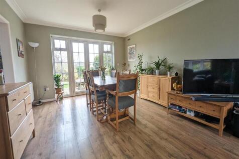 THROUGH LOUNGE: DINING AREA: