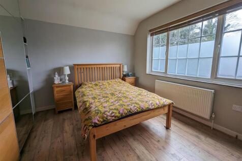 BEDROOM 1: