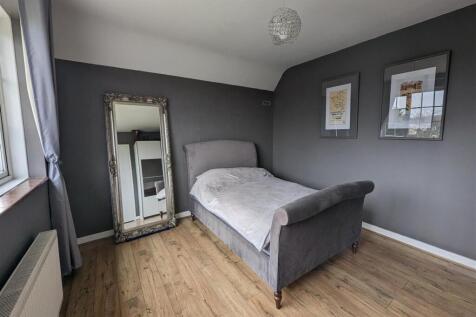 BEDROOM 2: