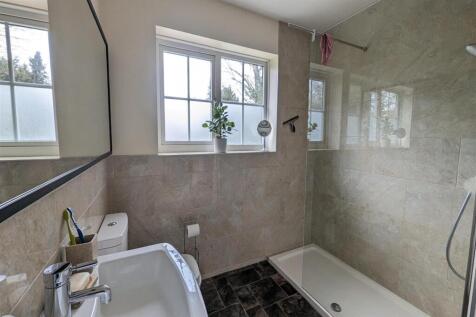 FAMILY BATHROOM: