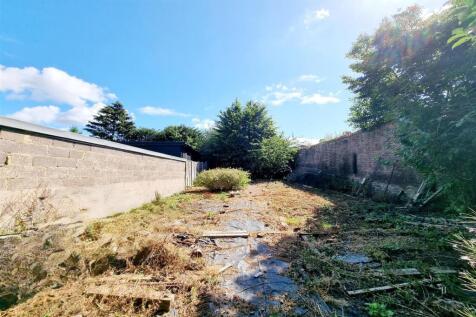 WALLED GARDEN: