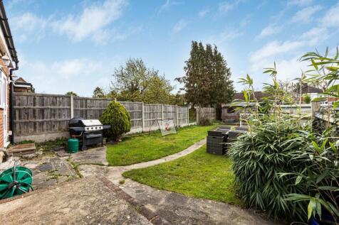 REAR GARDEN PIC 1: