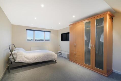 BEDROOM 1 PIC 1