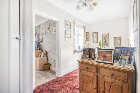 FIRST FLOOR LANDING