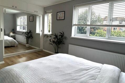 BEDROOM (pic 2)