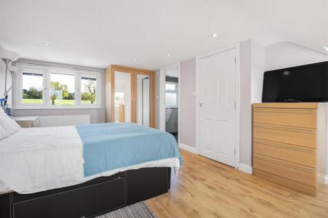 BEDROOM 1 PIC 2: