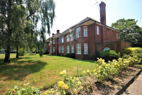 REAR ELEVATION &amp; COMMUNAL GARDENS: