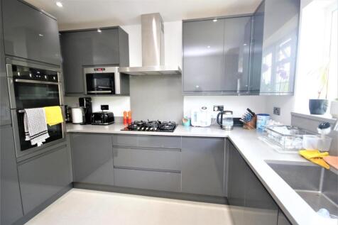 LUXURY FITTED KITCHEN/DINER: