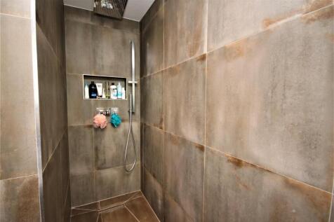 SHOWER ROOM: PIC. 2