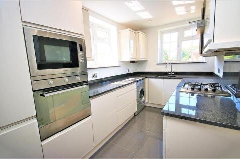 LUXURY FITTED KITCHEN/DINER: