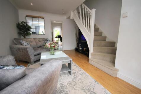 LOUNGE/DINER: PIC. 1