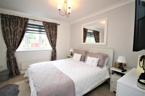 BEDROOM 1: