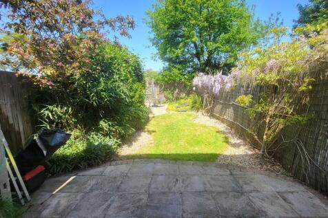 REAR GARDEN: PIC. 1