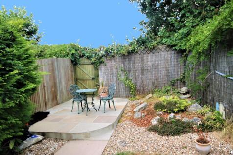 REAR GARDEN: PIC. 2