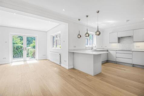 KITCHEN DINING AREA