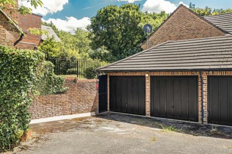 DOUBLE GARAGE