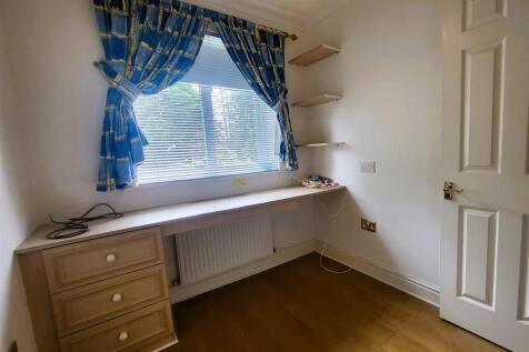 BEDROOM 3 / STUDY