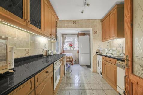 KITCHEN (PIC 2)
